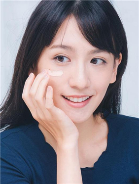 60秒內(nèi)一口氣搞定底妝、腮紅和修容 優(yōu)點(diǎn)值得大推特推