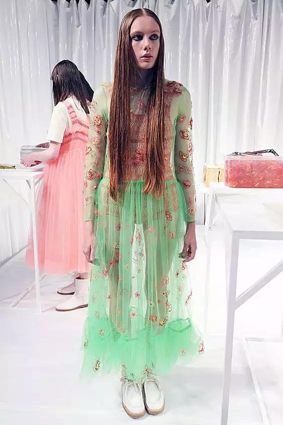 服裝搭配：女人到了25+的年齡，衣服別這樣穿！