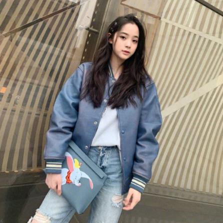 歐陽(yáng)娜娜曬街拍美照，帶火了不少爆款