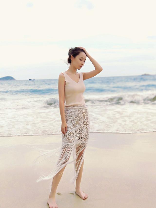 《怒海潛沙》她演阿寧，換上時裝卻像變了個人，都認不出來了