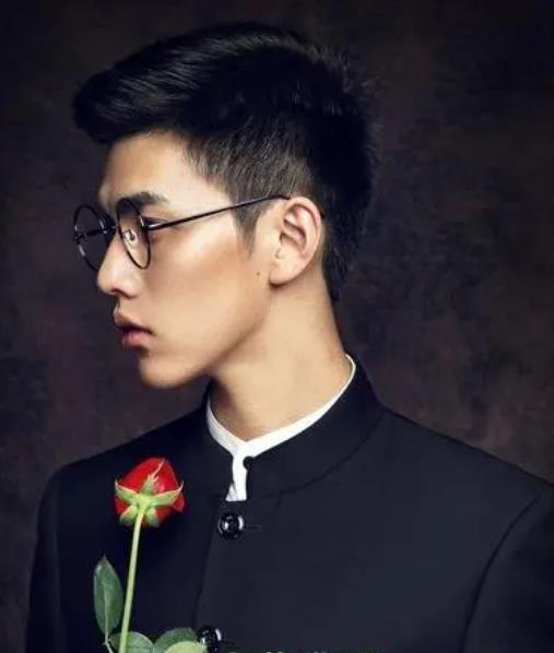 為什么男人喜歡頭小的女人呢，女生會(huì)喜歡頭小的男生嗎
