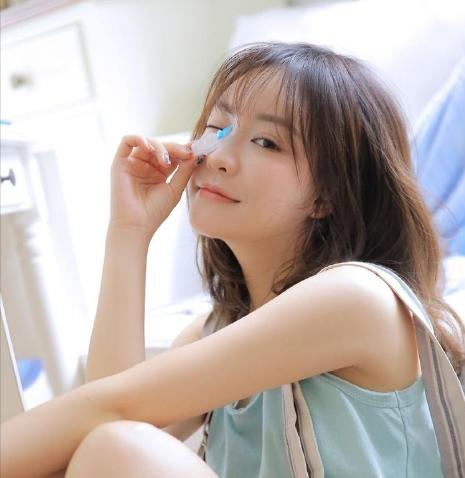 女人經(jīng)常撩你該怎么辦，女人經(jīng)常撩你的三種表現(xiàn)