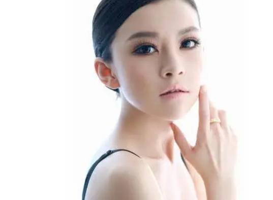 防止眼線暈妝的妙招，夏天出汗不暈的眼妝怎么畫